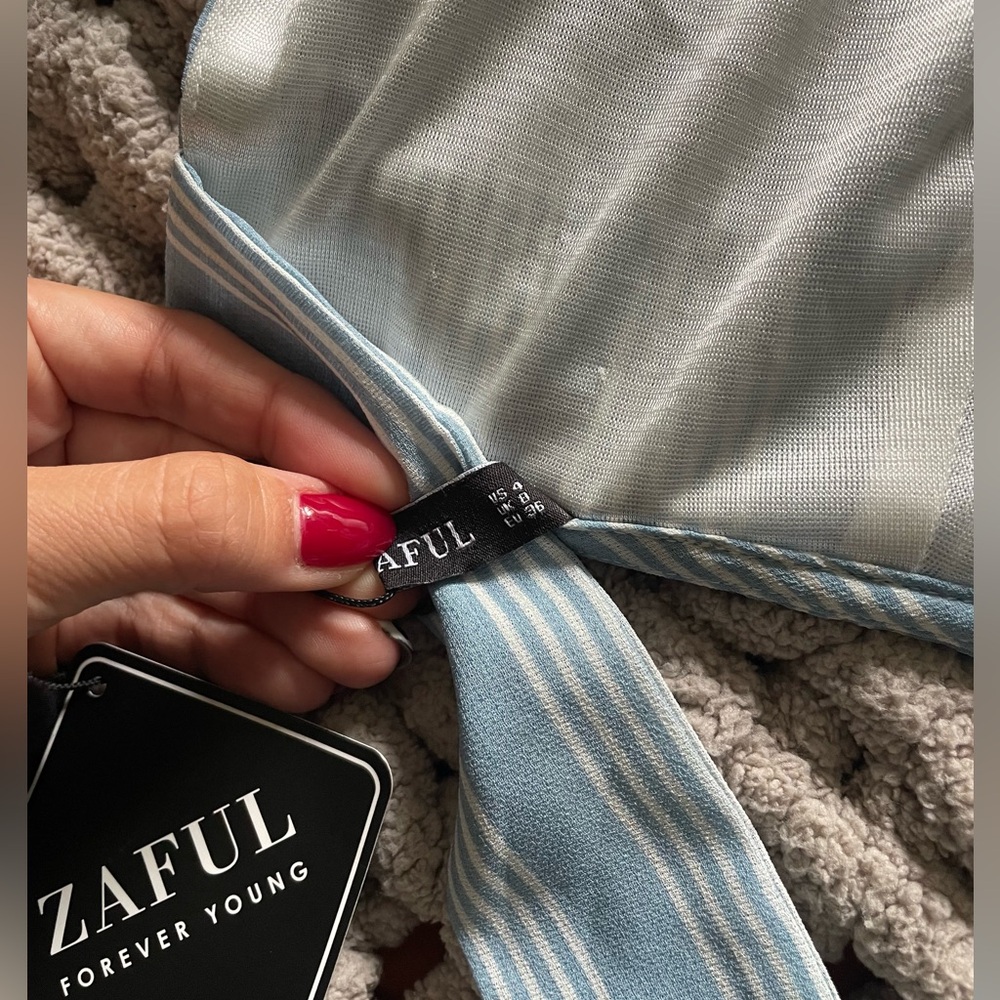 Zaful Blue and White Striped Tie Top NWT - Picture 3 of 4
